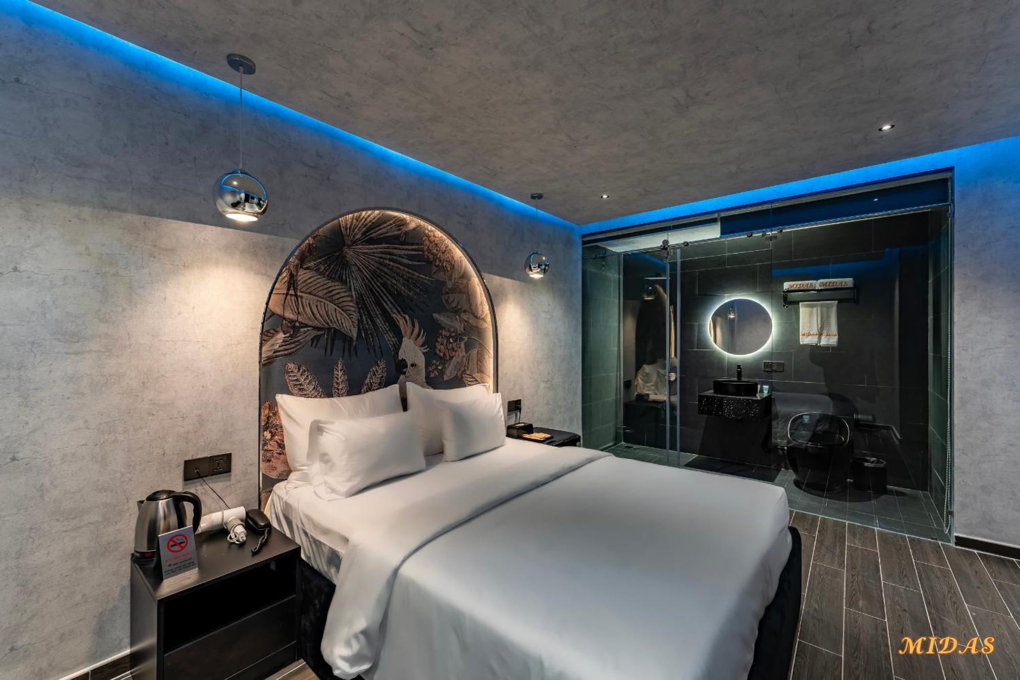 Midas 2 Hotel