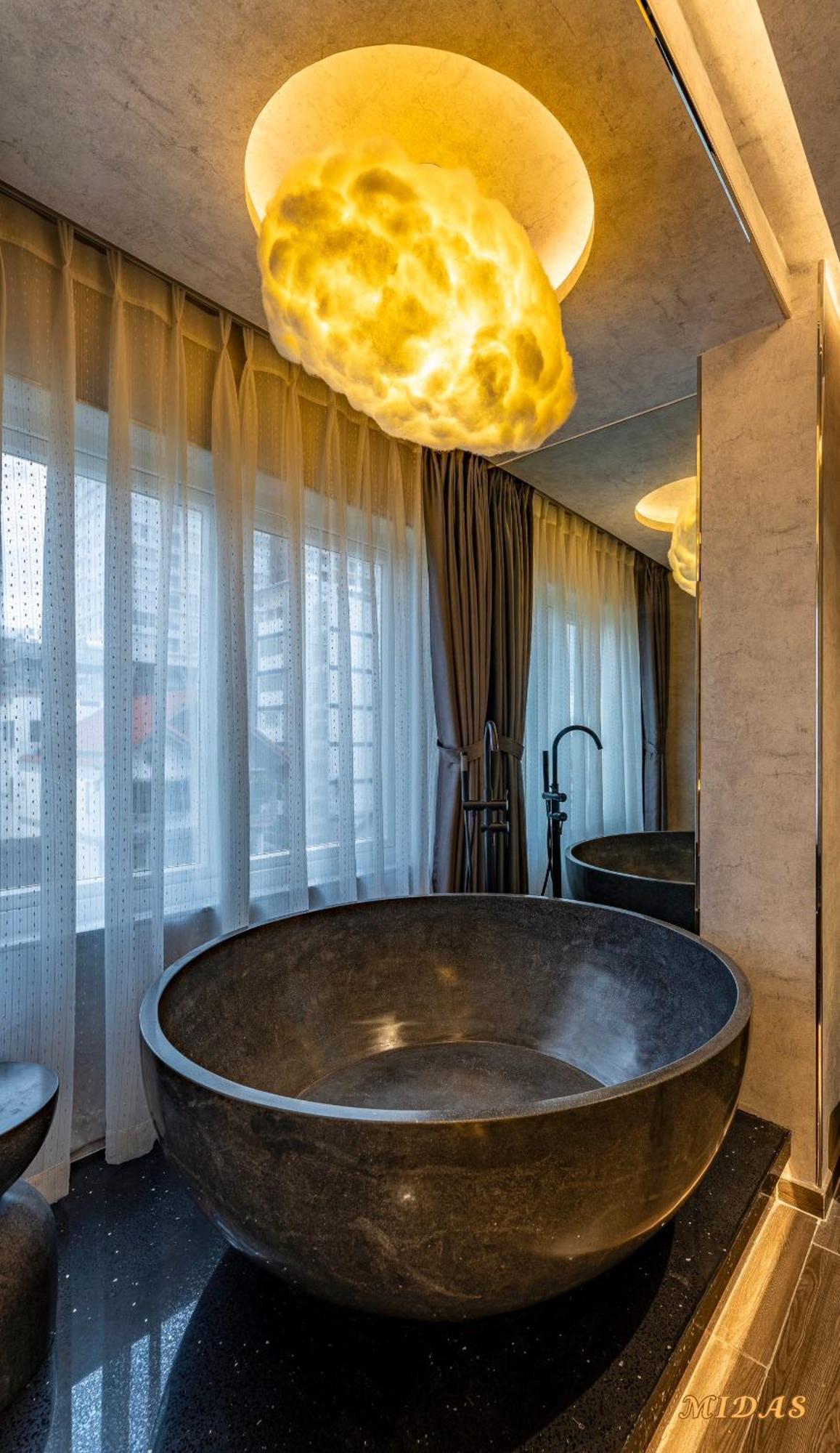 Midas 2 Hotel